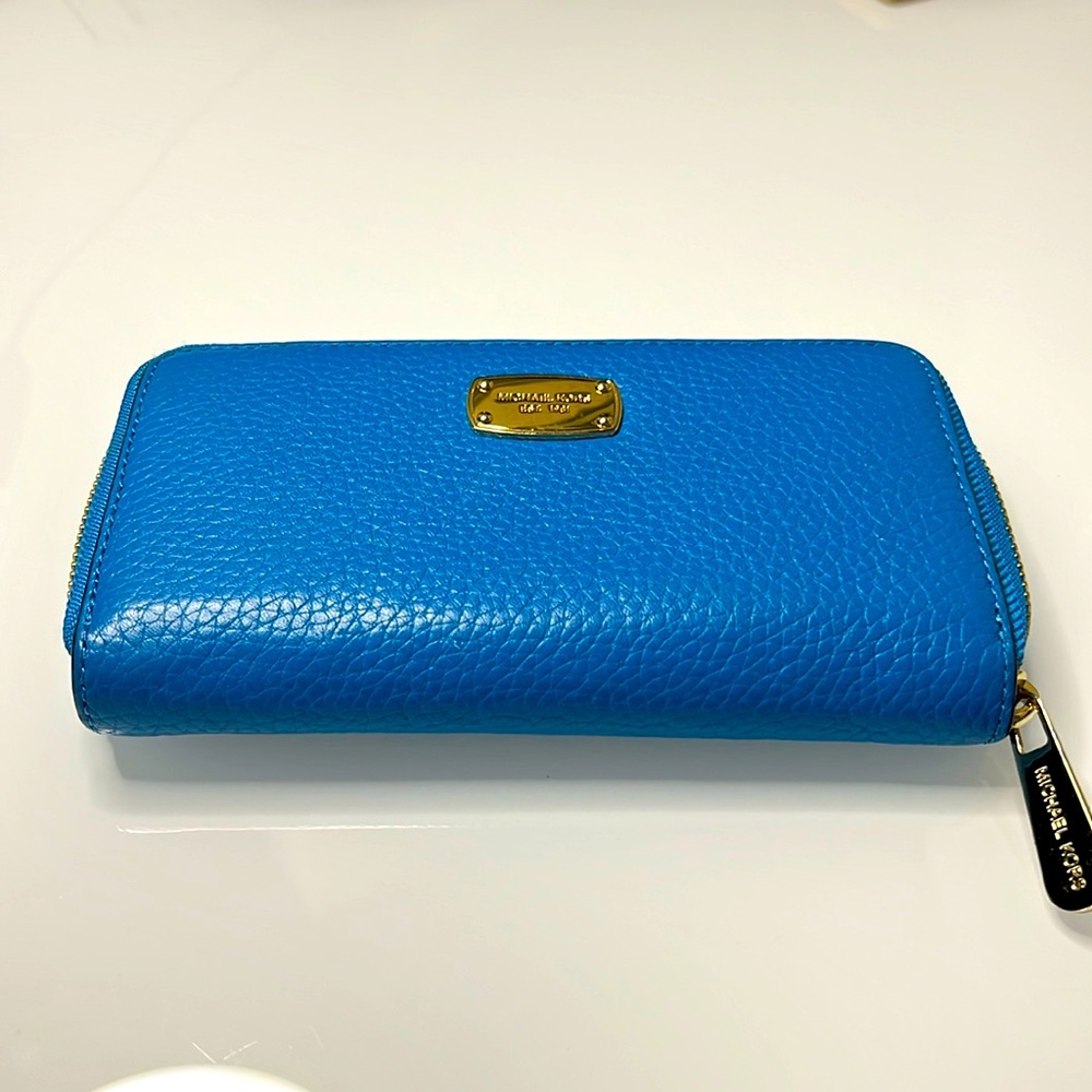 Blue Michael Kors Blue Wallet ✨